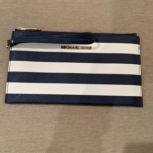 Micheal Kors wristlet